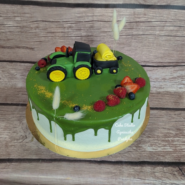 tort-traktor-drip-zielony-ciągnik-tort-dla-chlopca-urodziny.jpg